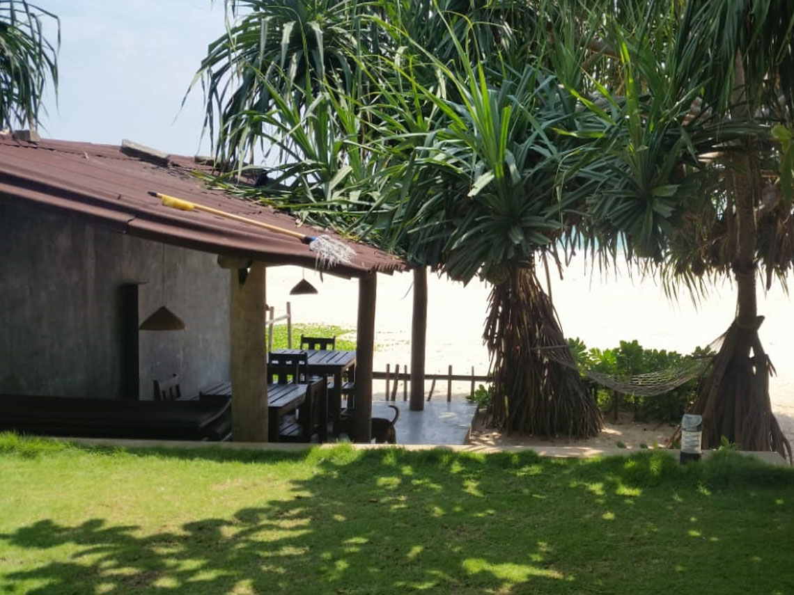 Unawatuna AC Rooms beach front